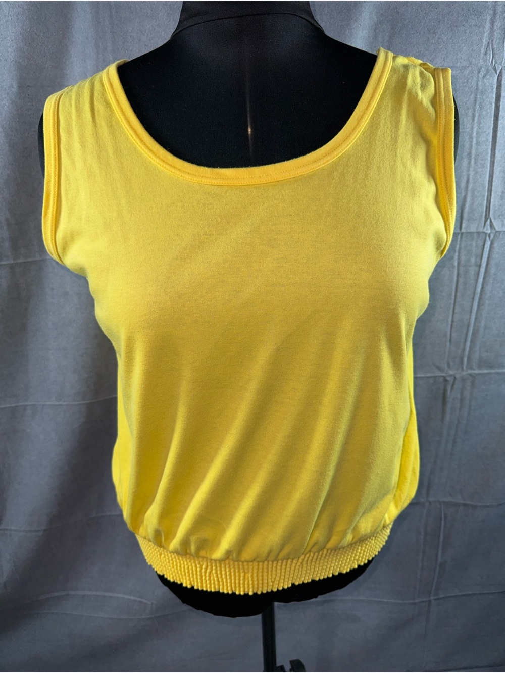 2819-Vicki Wayne Women’s Yellow Scoop Neck Tank with Elasticized Hem